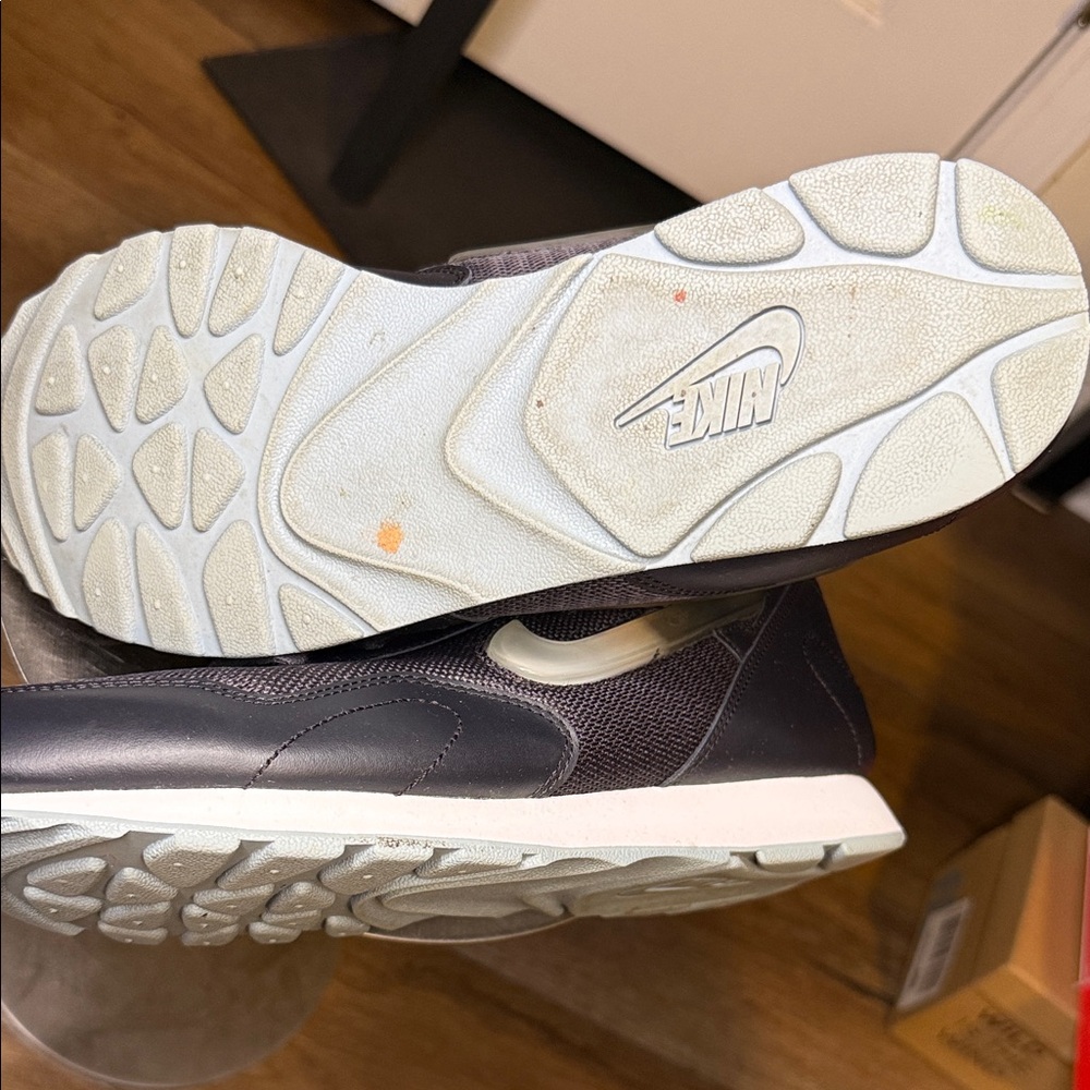 Nike Black and White Athletic Shoes - Picture 15 of 15